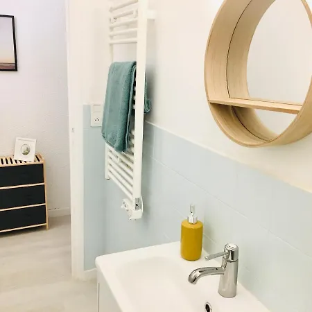 F2 Calme Refait A Neuf A 5mn De La Avec Parking شقة